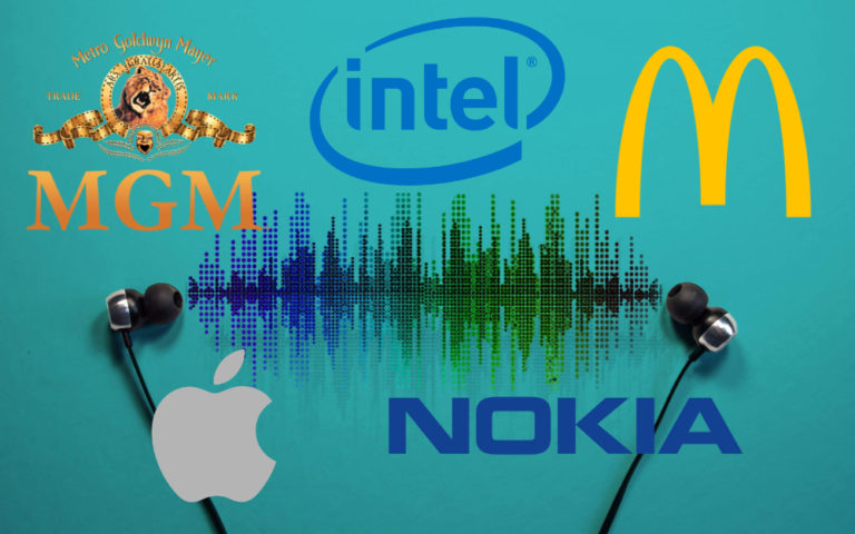 sfondo di uno spectrum audio con loghi famosi brand e cuffie